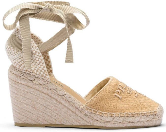 Prada Espadrilles met sleehak Beige