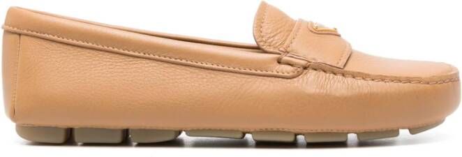 Prada Leren loafers met logo Beige