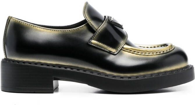 Prada Loafers met logoplakkaat Zwart