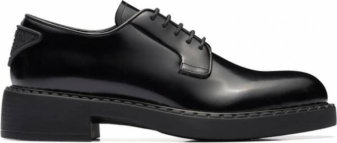 Prada Veterschoenen met gelakte afwerking Zwart