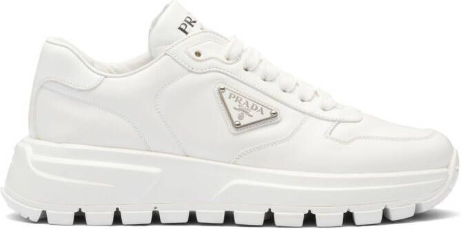 Prada Sneakers met logo Wit