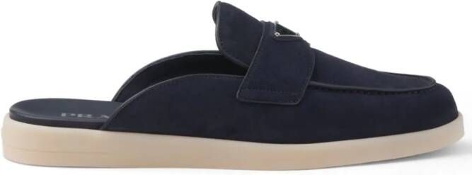 Prada Suède loafers met logo en open hiel Blauw