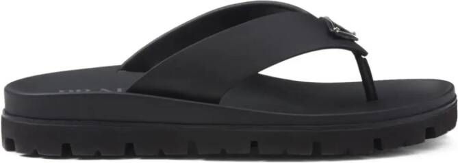 Prada Teenslippers met logo Zwart