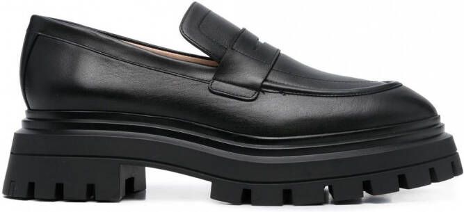 Stuart Weitzman Loafers met ronde neus Zwart