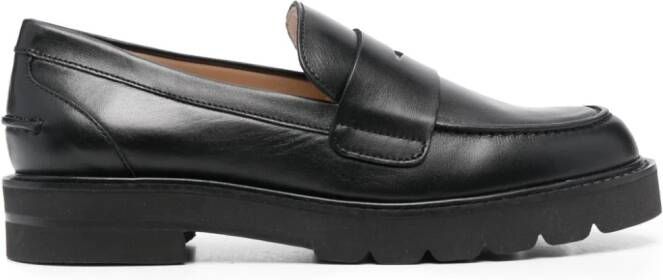 Stuart Weitzman Parker loafers met studs Zwart