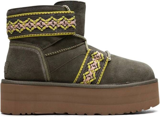 UGG Classic Mini II Braid enkellaarzen met plateauzool Groen