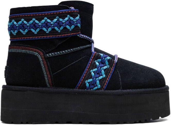 UGG Classic Mini II Braid enkellaarzen met plateauzool Zwart