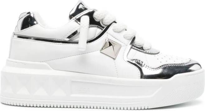 Valentino Garavani One Stud leren sneakers Wit