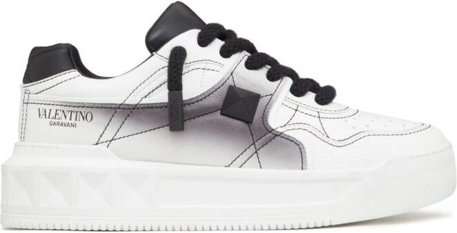 Valentino Garavani One Stud XL leren sneakers Wit