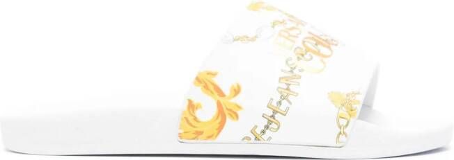 Versace Jeans Couture Slippers met logoprint en open neus Wit