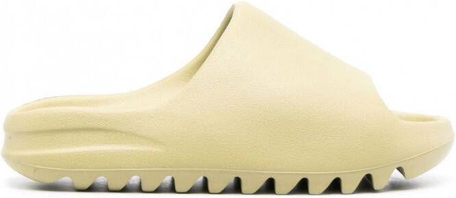 Adidas Yeezy Slippers met geribbelde zool Groen Schoenen