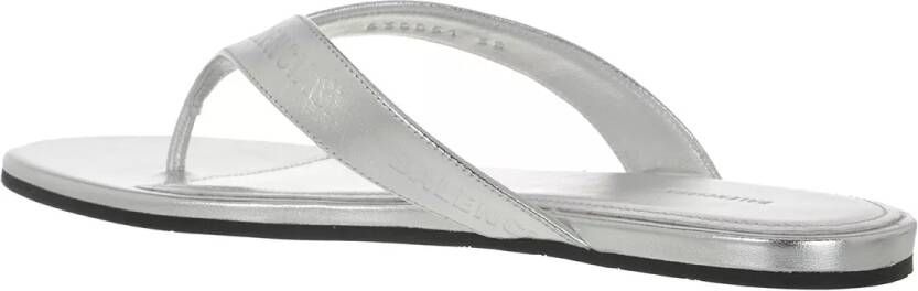 Balenciaga Sandalen Allover Logo Round Thong Sandals in zilver