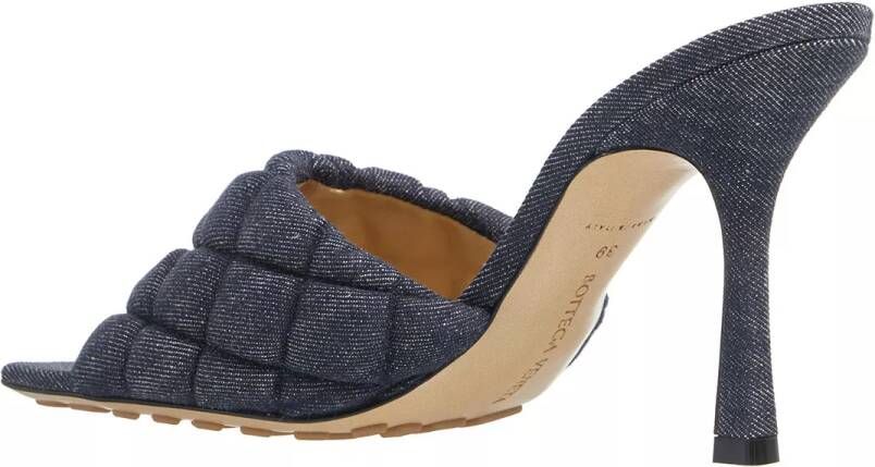 Bottega Veneta Slippers Padded Sandal Denim Matelasse in blauw