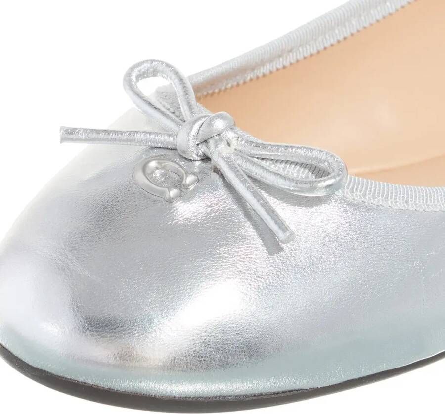 Coach Slippers Abigail Metallic Leather Ballet Flat in zilver