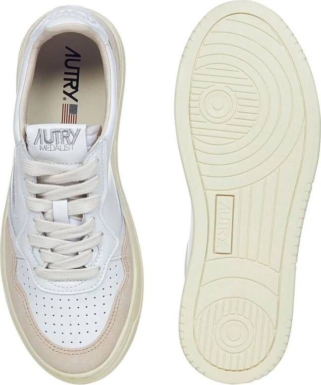 Autry International Low-Top Sneakers White in wit