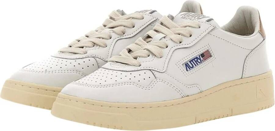 Autry International Low-Top Sneakers White in wit