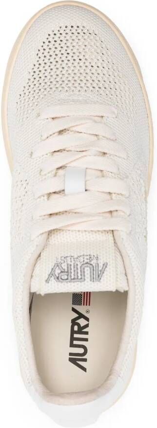 Autry International Low-Top Sneakers Whiteivory in beige