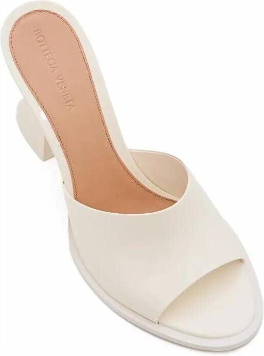 Bottega Veneta Sandalen 10Mm Cha Mules in beige