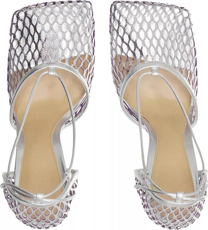 Bottega Veneta Sandalen Mesh Strech Sandals in zilver