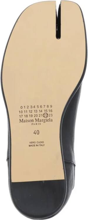 Maison Margiela Black Leather Tabi Shoes in zwart