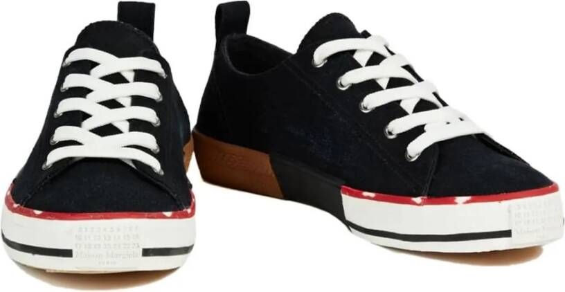 Maison Margiela Low-Top Sneakers Printed Logo Canvas Sneakers in zwart