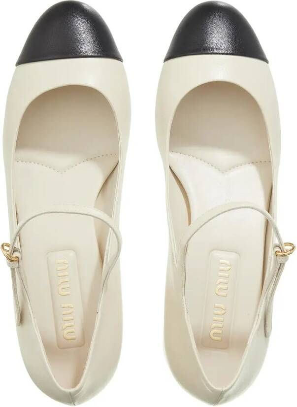 Miu Loafers & ballerina schoenen Woman Two Toned Pumps in crème