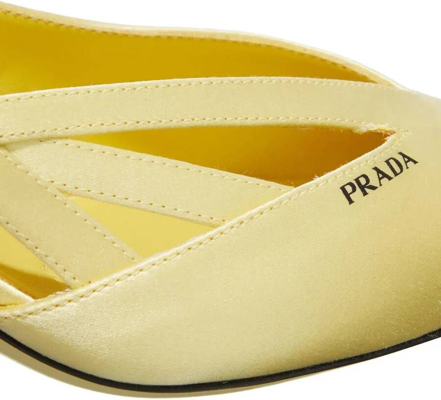 Prada Hoge hakken Satin Pumps With Cut Out in geel