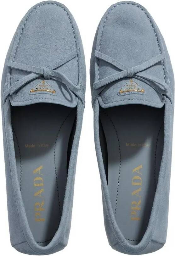 Prada Loafers Enamel Logo Suede Driving Shoes in blauw