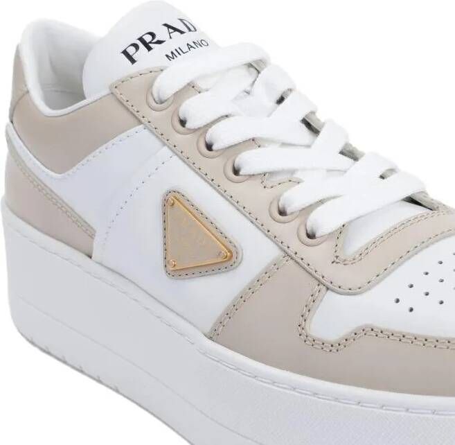 Prada Lage-top sneaker Lace Up Sneakers in wit