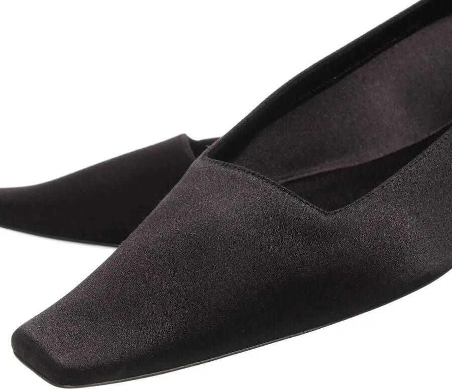 Saint Laurent Loafers Poppy Ballet Flat in zwart