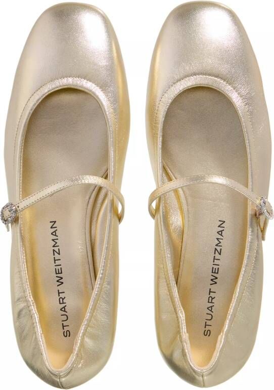 Stuart Weitzman Loafers & ballerina schoenen Claris Ballet Flat in goud