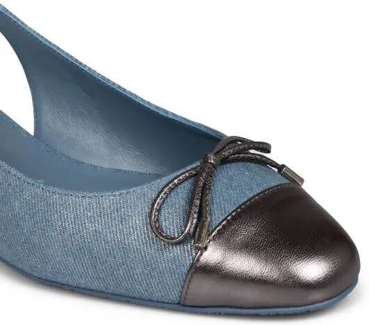 Stuart Weitzman Loafers & ballerina schoenen Sleek Bow Slingback Flat Ballerina in blauw