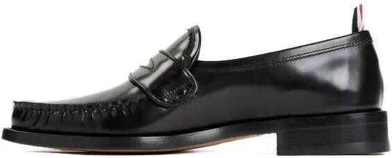 Thom Browne Loafers Pleated Varsity Black Calf Leather Loafers in zwart