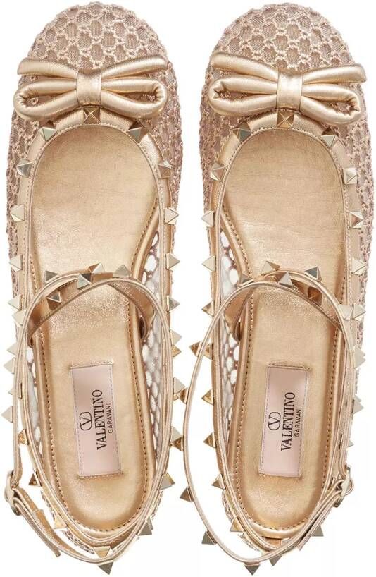 Valentino Garavani Loafers & ballerina schoenen Ballerina Rockstud in goud