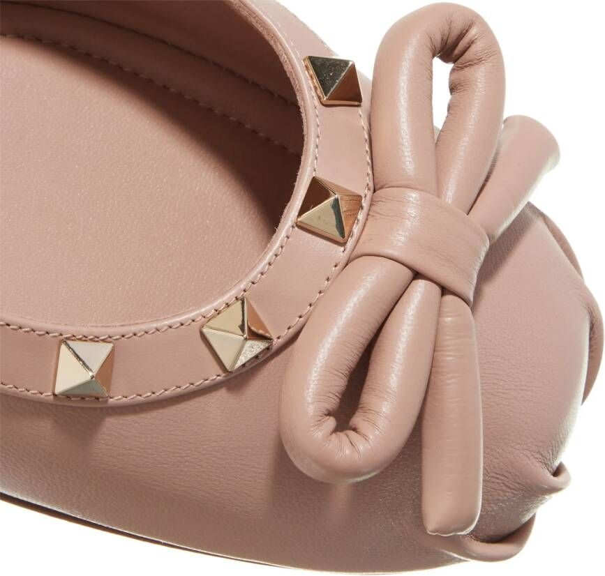 Valentino Garavani Loafers & ballerina schoenen Ballerina Rockstud in poeder roze