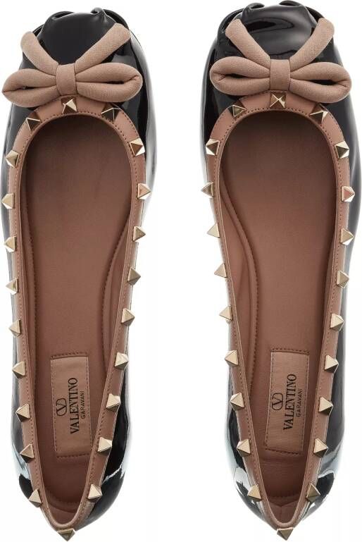 Valentino Garavani Loafers Rockstud Ballerina in zwart