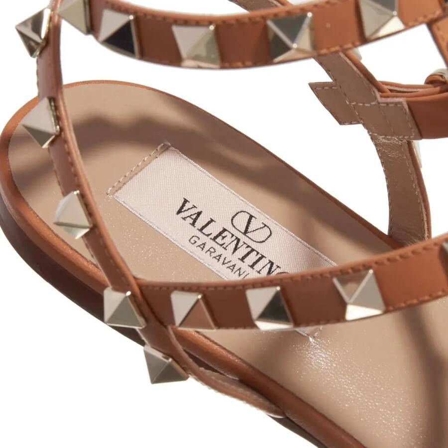 Valentino Garavani Sandalen Rockstud Sandal in cognac