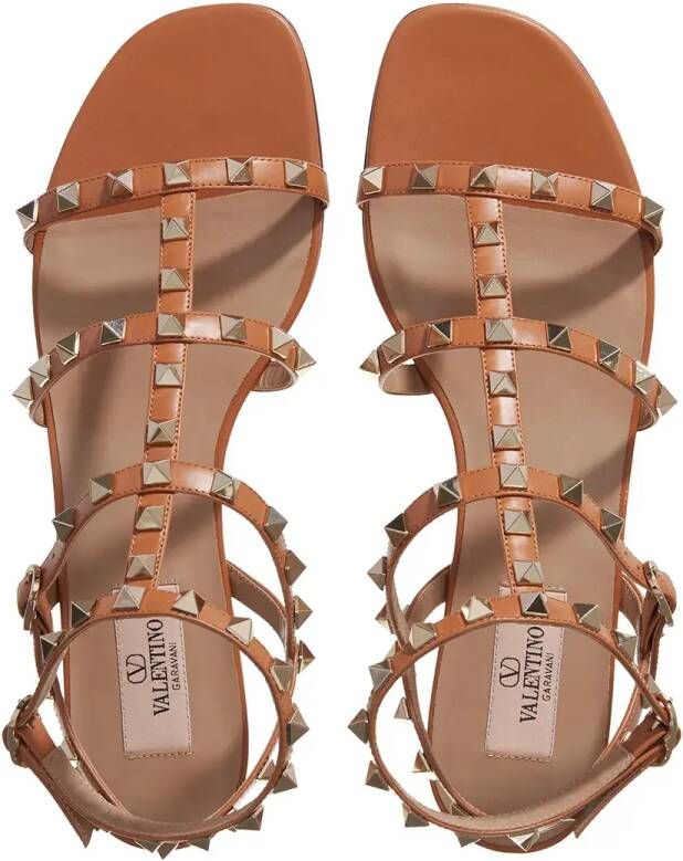 Valentino Garavani Sandalen Rockstud Sandal in cognac