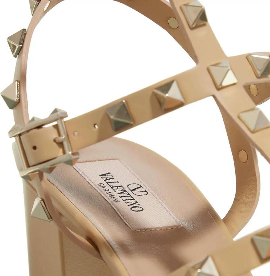 Valentino Garavani Sandalen Rockstud Sandals in beige