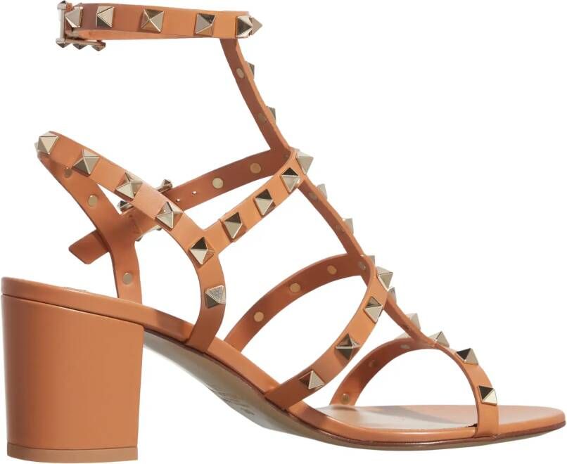 Valentino Garavani Sandalen Rockstud Sandals in cognac