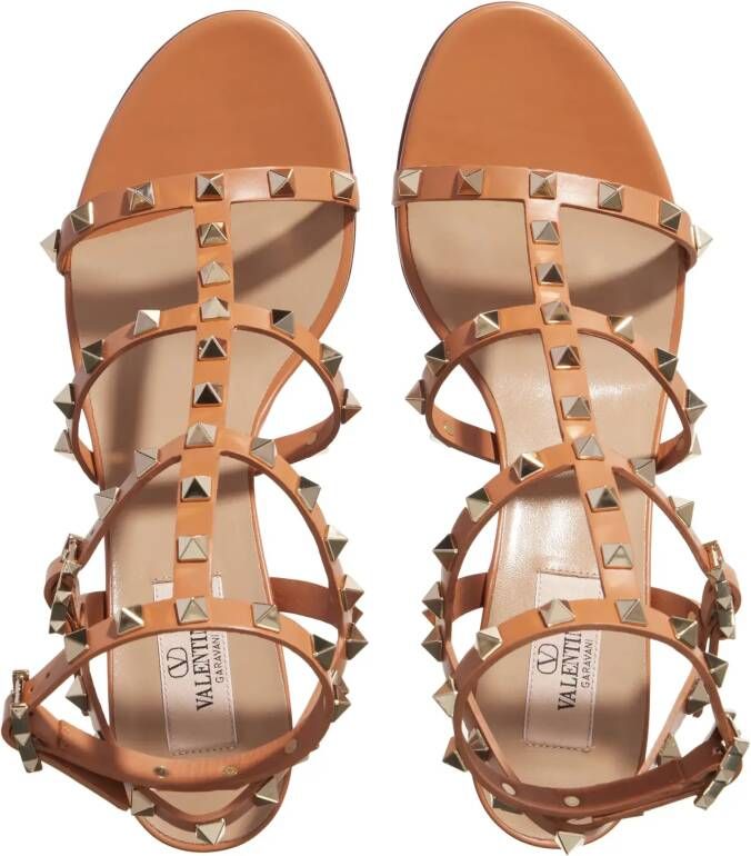 Valentino Garavani Sandalen Rockstud Sandals in cognac