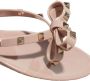 Valentino Garavani Sandalen Thong Summer Rockstud Sandals in poeder roze - Thumbnail 6