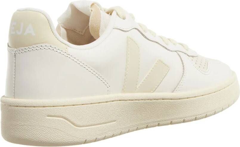 Veja Low-Top Sneakers V-10 in crème