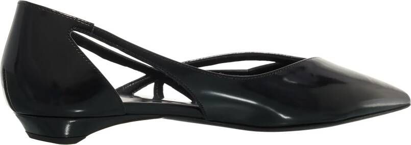 Prada Ballerinas Cut Out Leather Ballerinas in zwart