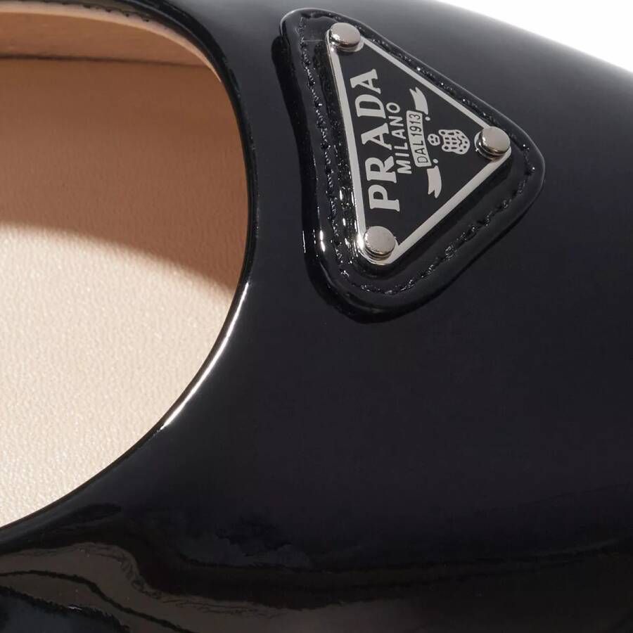 Prada Loafers & ballerina schoenen Logo Ballet Flats Patent in zwart