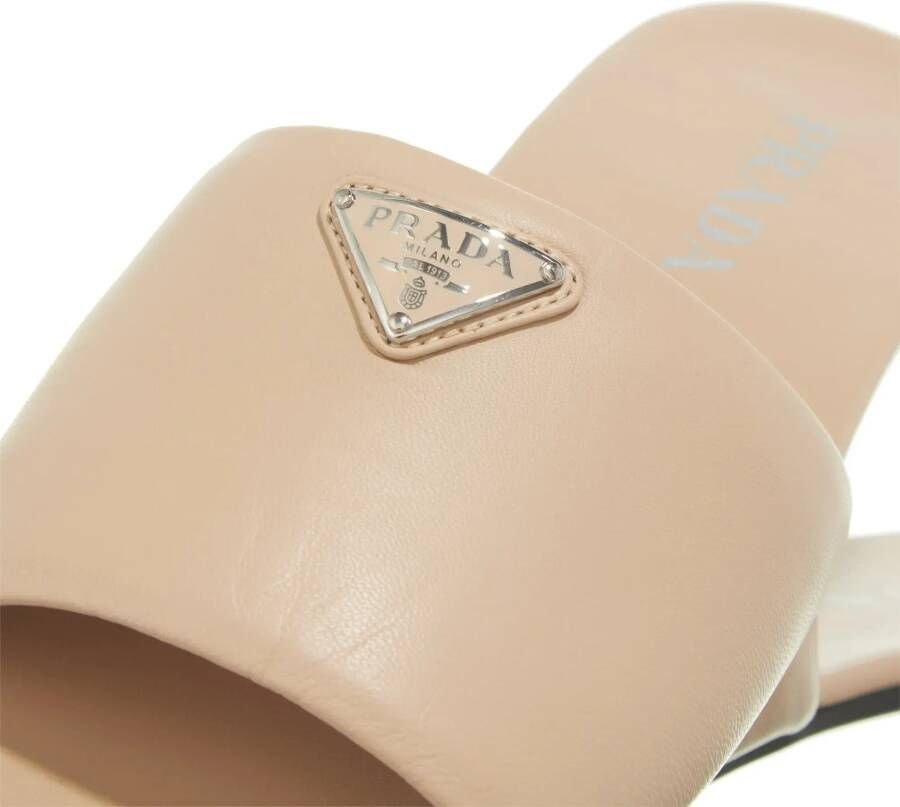 Prada Sandalen Triangle Logo Slip On Sandals in beige