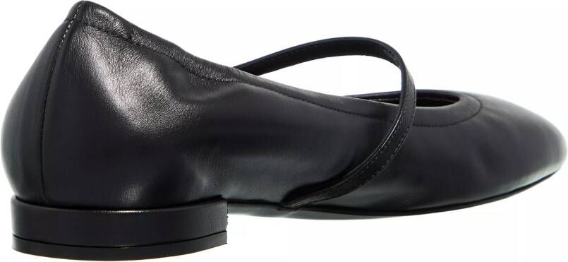 Stuart Weitzman Loafers & ballerina schoenen Claris Ballet Flat in zwart