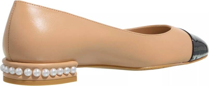 Stuart Weitzman Loafers & ballerina schoenen Pearl Flat in beige