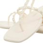 Stuart Weitzman Sandalen Pearlita Flat Sandal in crème - Thumbnail 1