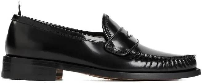 Thom Browne Loafers Pleated Varsity Black Calf Leather Loafers in zwart